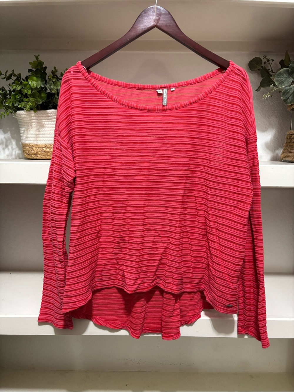 Guess Women’s Coral Ribbed Long Sleeve Tee Size XL